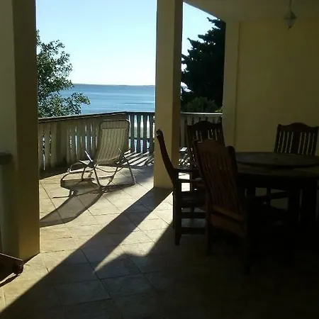 Ante Casa de Férias *